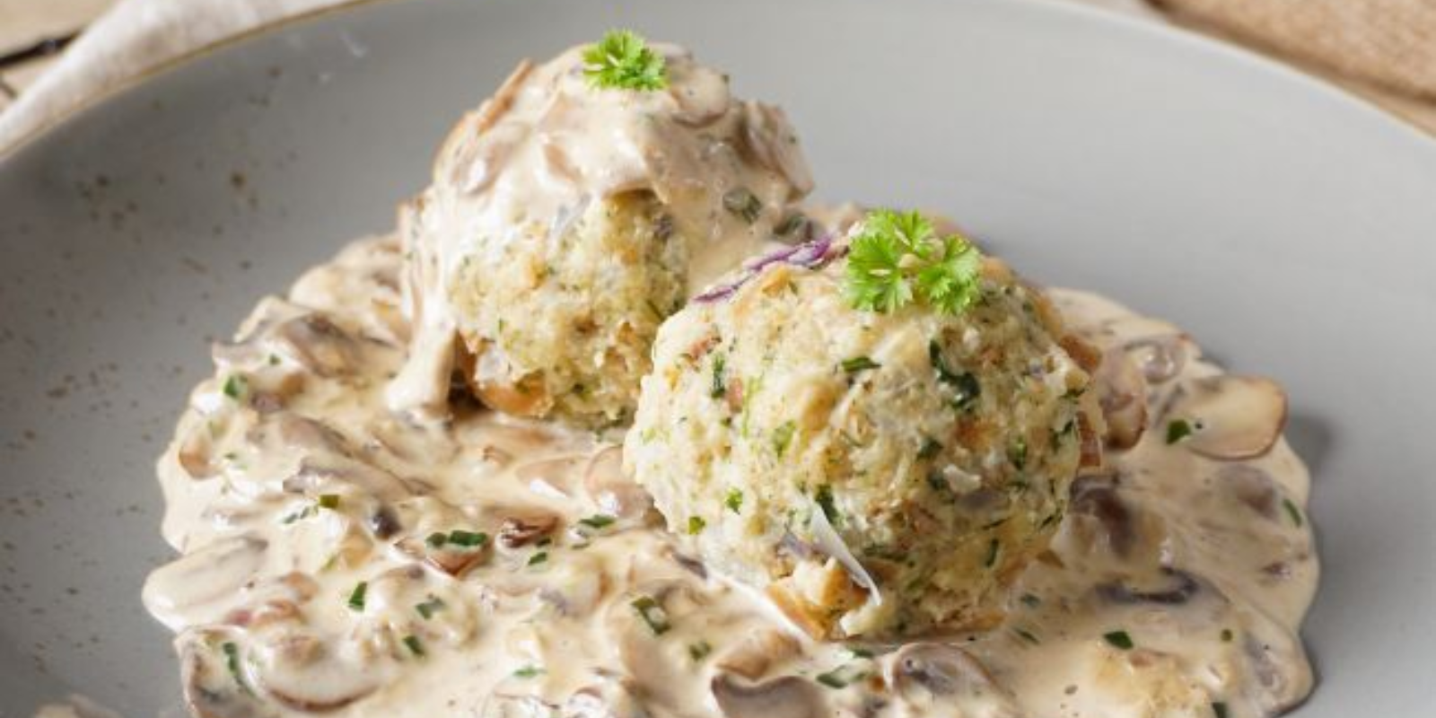 Semmelknödel mit Pilzsoße - Rezepte &amp; Tipps