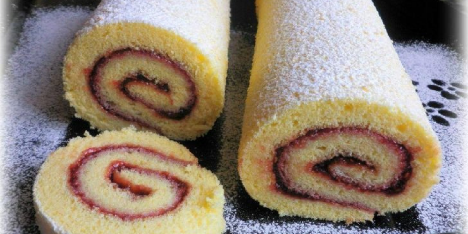 Einfache Biskuitrolle mit Himbeerkonfitüre - Rezepte &amp; Tipps