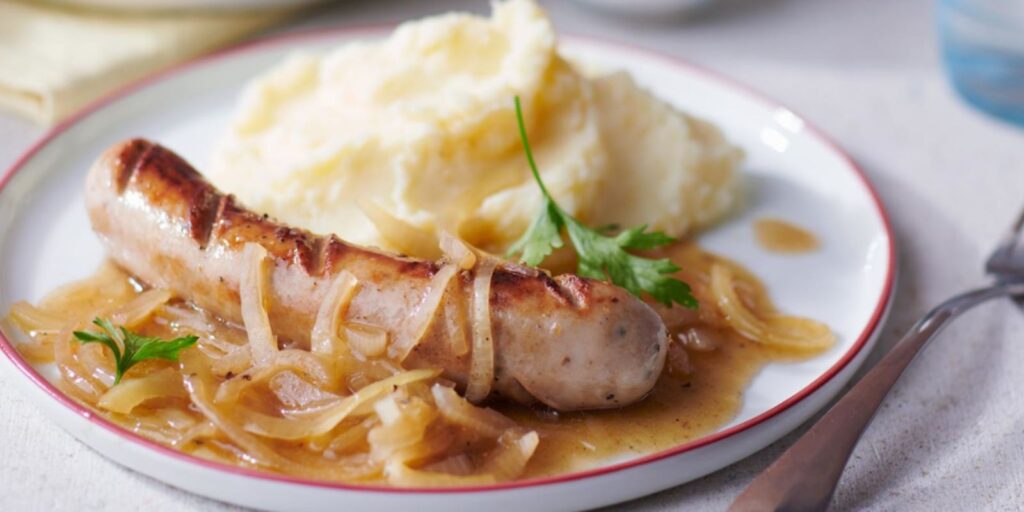 Bratwurst, Porreegemüse, neue Kartoffeln mit Bratfett - Rezepte &amp; Tipps