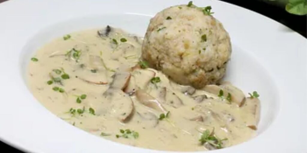 Semmelknödel mit Pilzsoße - Rezepte &amp; Tipps