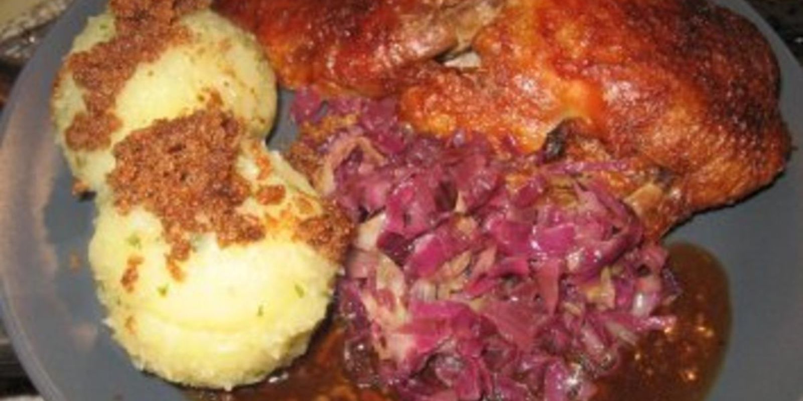 Entenbraten mit Apfelrotkohl und Kartoffelknödel - Rezepte &amp; Tipps