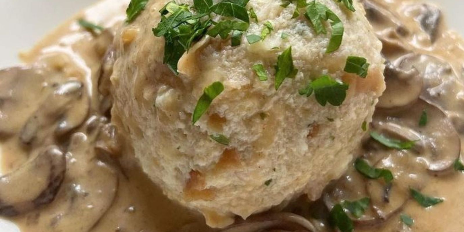 Semmelknödel mit Pilzsoße: Ein Klassiker der deutschen Küche - Rezepte ...