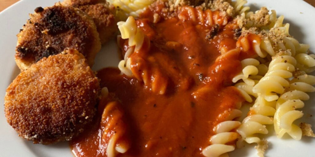 DDR Jägerschnitzel mit Nudeln und Tomatensoße - Rezepte &amp; Tipps