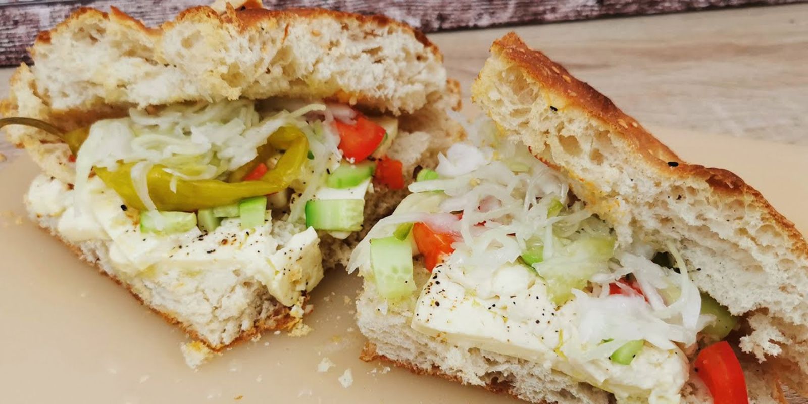 Heißer Schafskäse im Fladenbrot - Rezepte &amp; Tipps