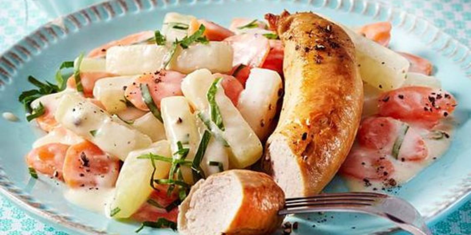 Rezept für Kohlrabi-Möhren Gemüse mit Kartoffelpüree und Bratwurst ...