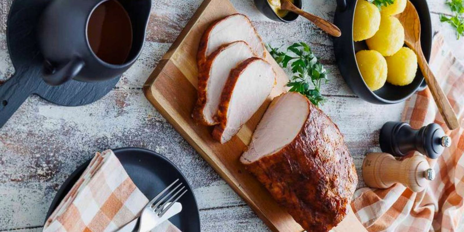 Zarter Schweinekrustenbraten – Ein Schmelzender Genuss auf der Zunge ...