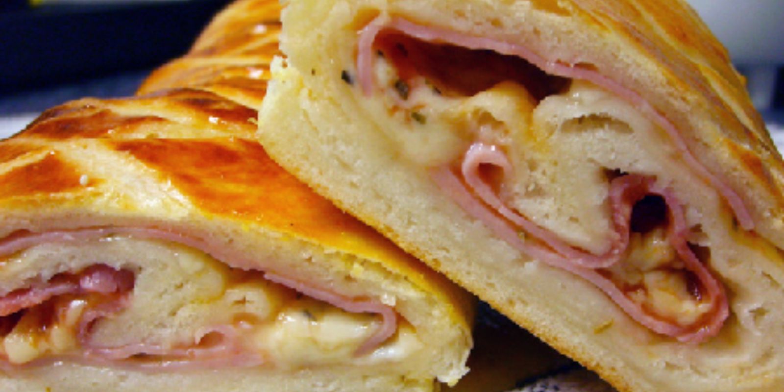 Blätterteigstrudel mit Schinken und Käse – Ein Genuss für Herz und ...