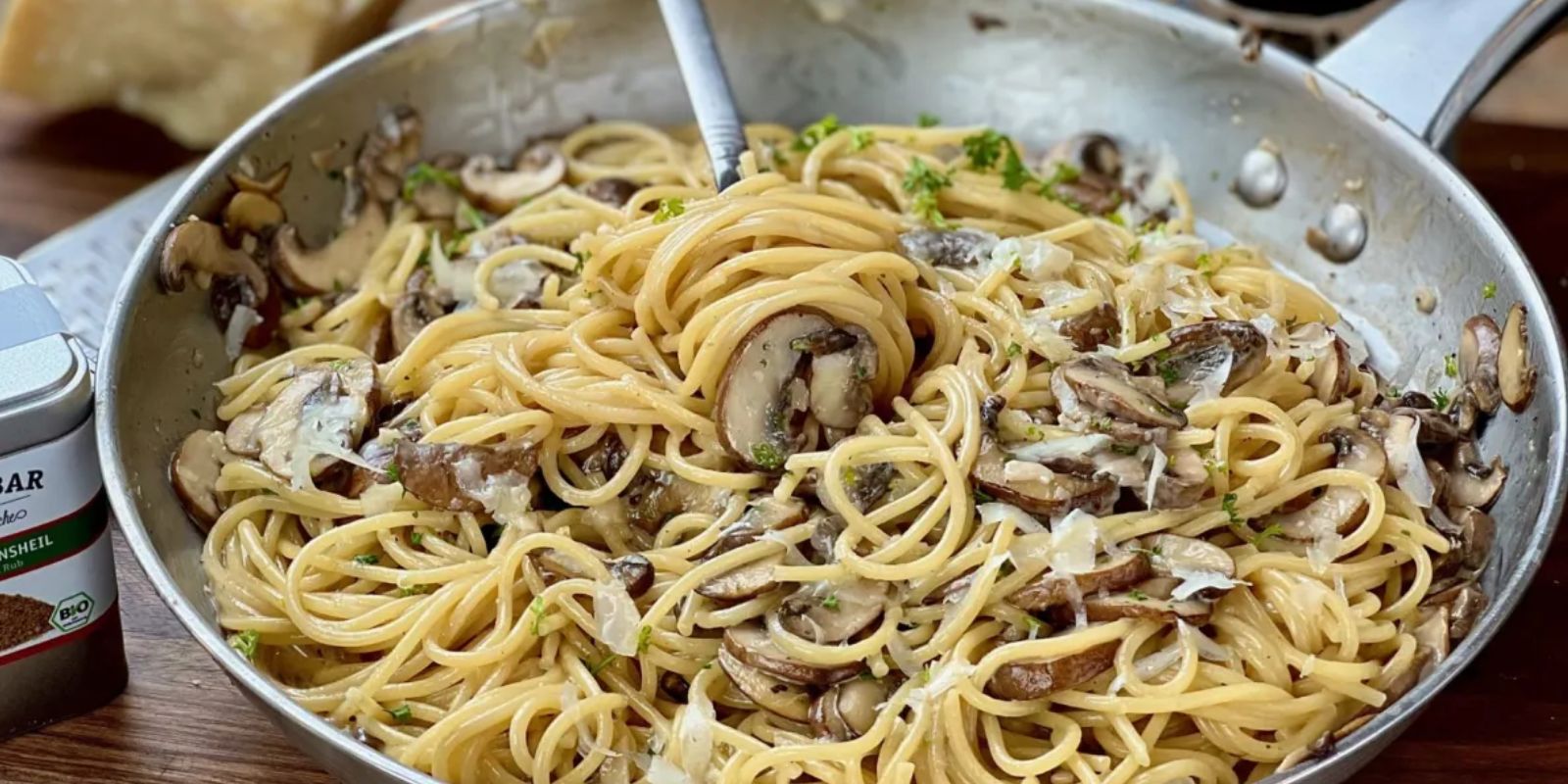 Gaumenfreude auf Italienisch: Spaghetti mit gebratenen Champignons in ...