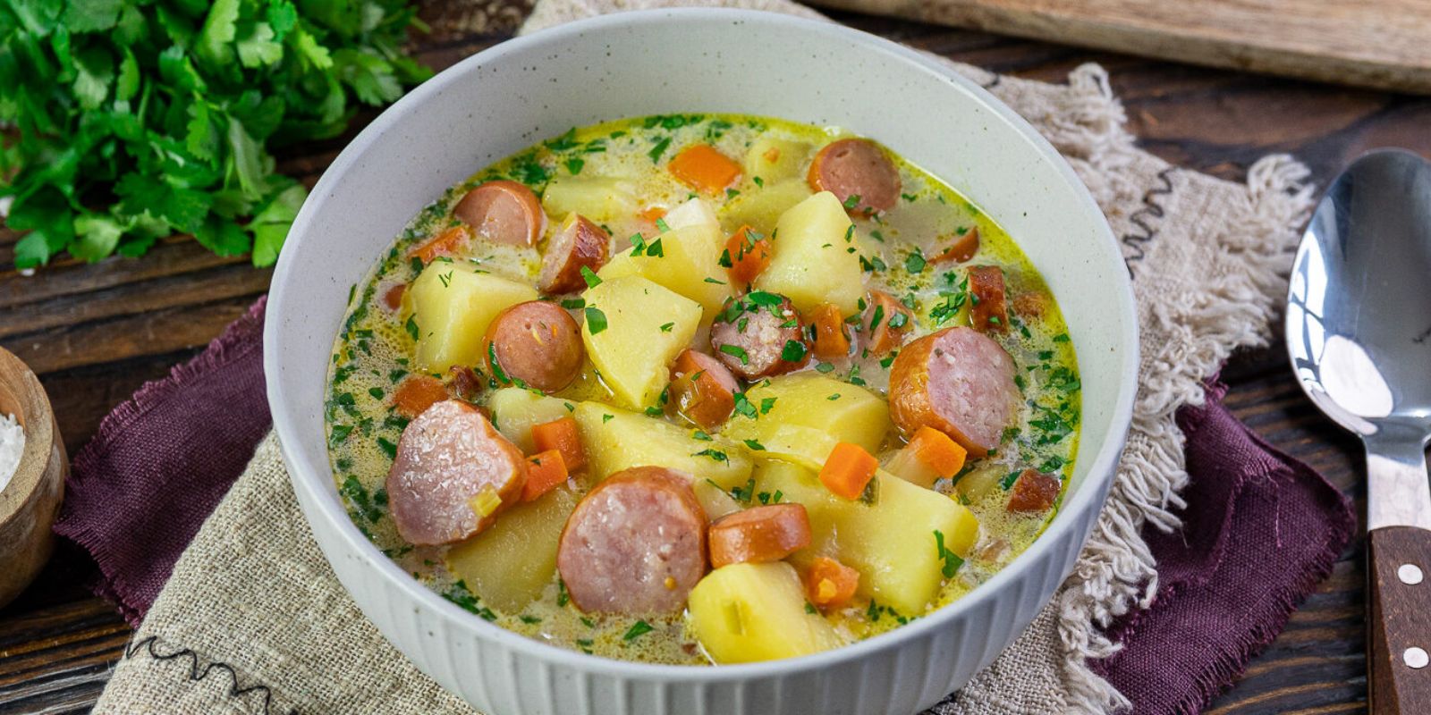 Arme-Leute-Essen - Deftige Kartoffelsuppe mit Würstchen - Rezepte &amp; Tipps