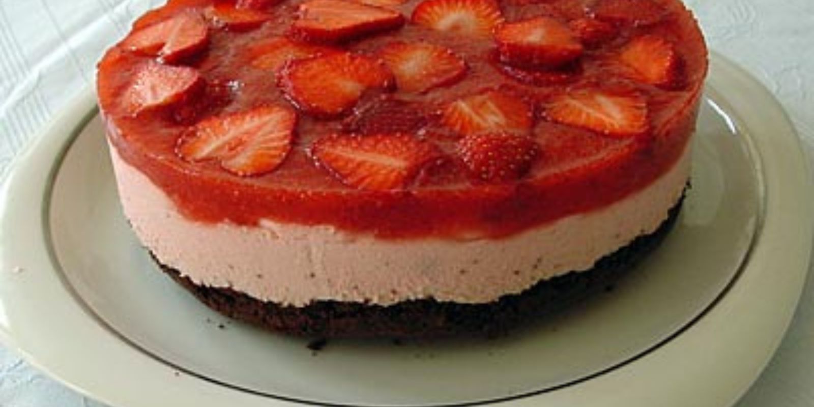 Erdbeer-Mousse-Kuchen ganz einfach zuzubereiten - Rezepte &amp; Tipps