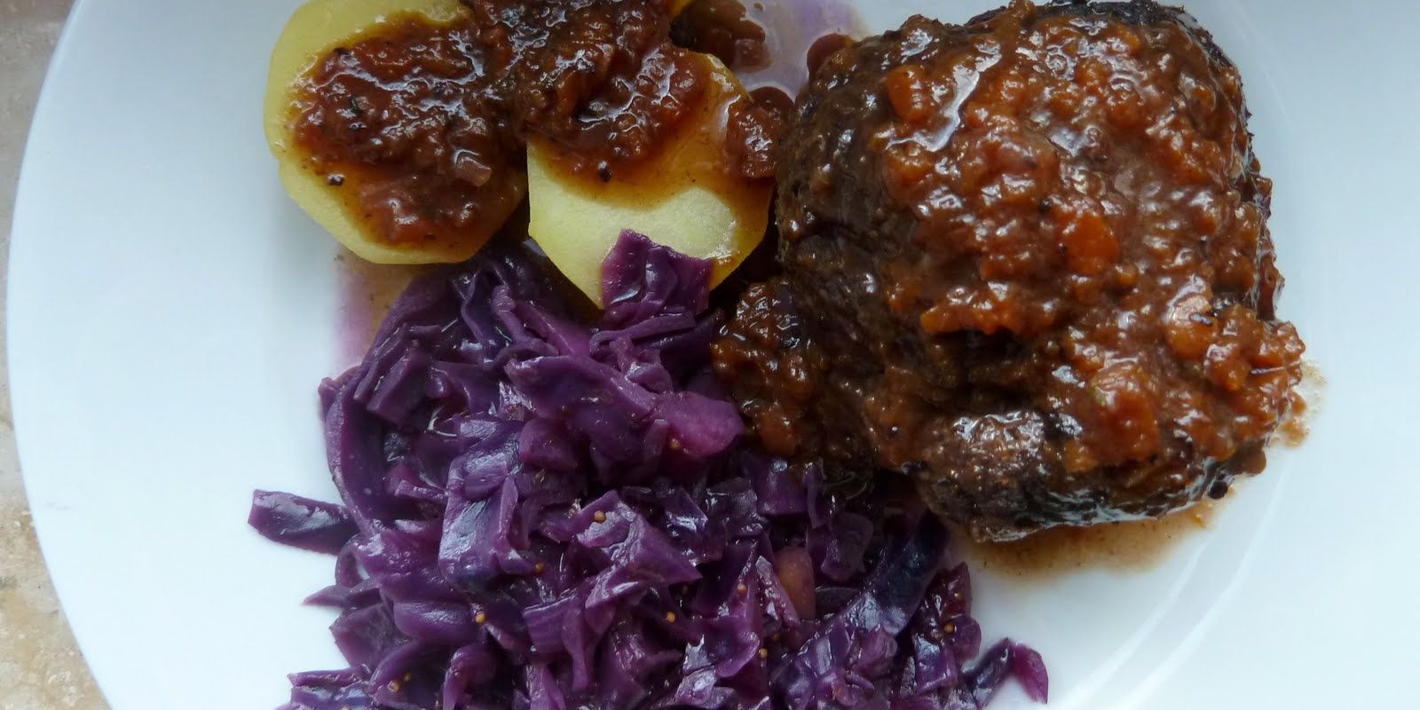 Rouladen mit Rotkohl und Kartoffeln - Rezepte &amp; Tipps