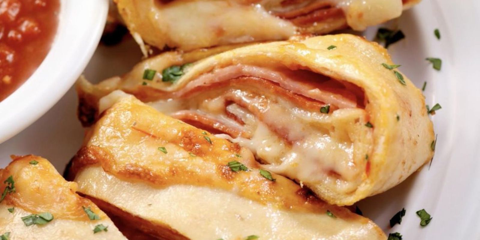 Blätterteigstrudel mit Schinken und Käse - Rezepte &amp; Tipps