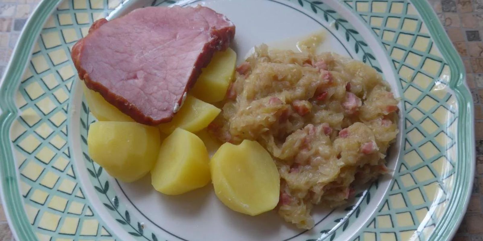 Kassler mit Sauerkraut und Kartoffeln - Rezepte &amp; Tipps