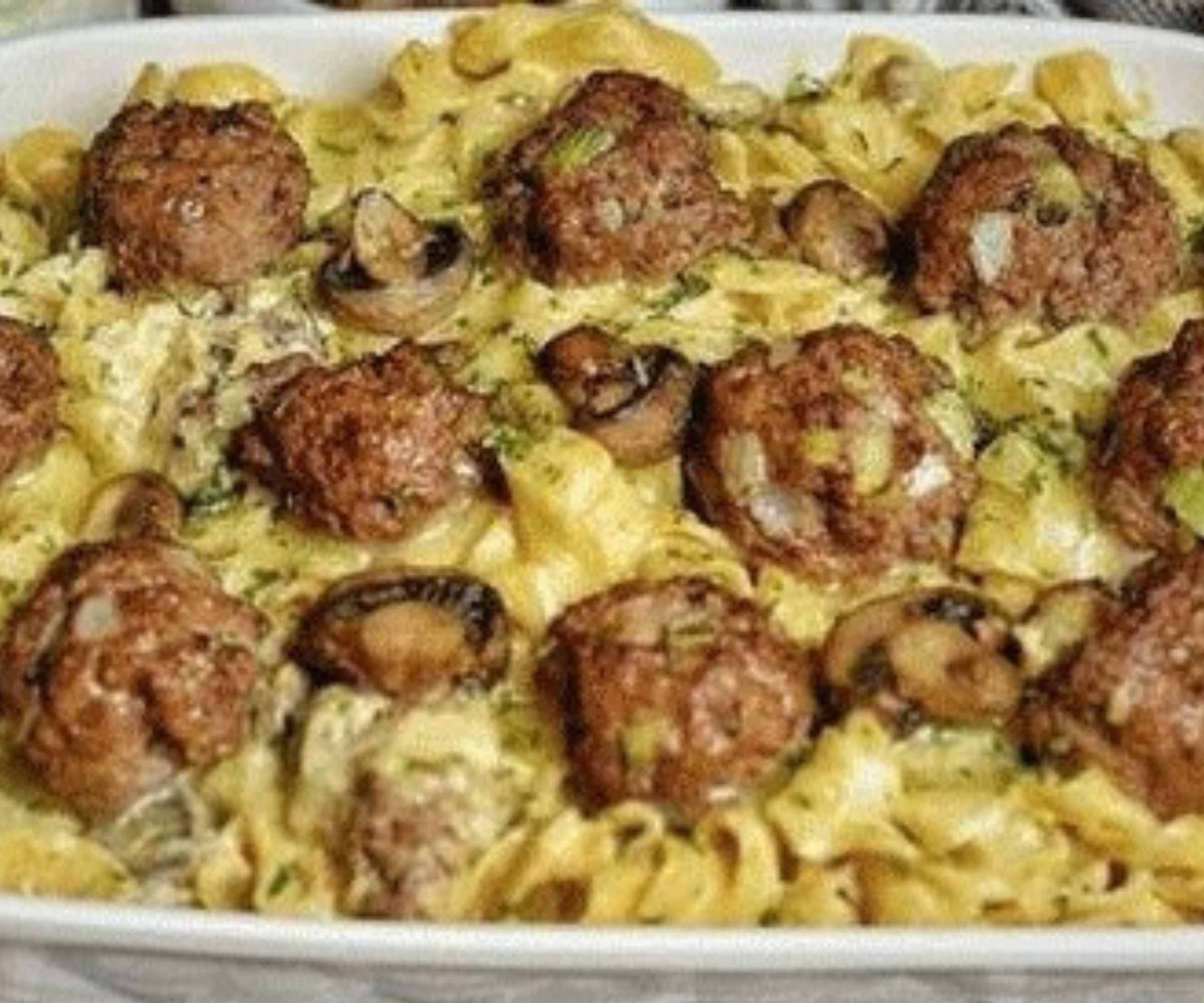 Ein Gaumenschmaus: Nudeln mit Pilzsoße und Hackbällchen - Rezepte &amp; Tipps
