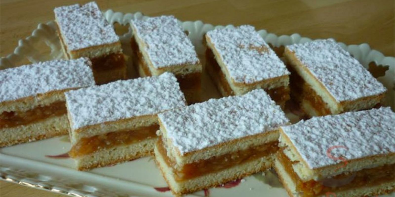 Großmutters Apfelkuchen vom Blech - Rezepte &amp; Tipps