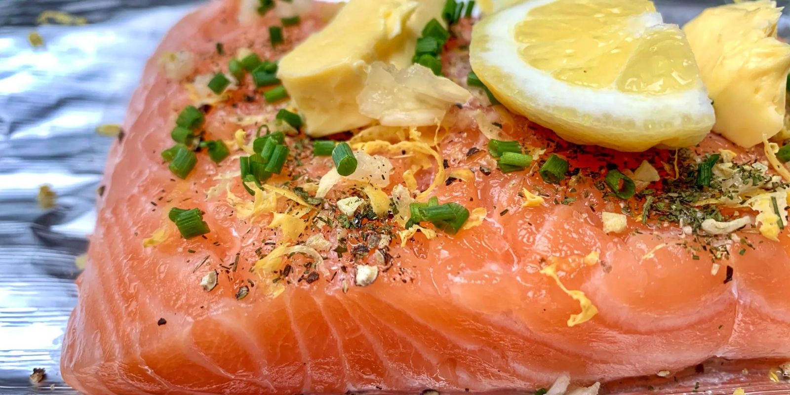 Lachs mit Knoblauchbutter und Zitrone - Rezepte &amp; Tipps