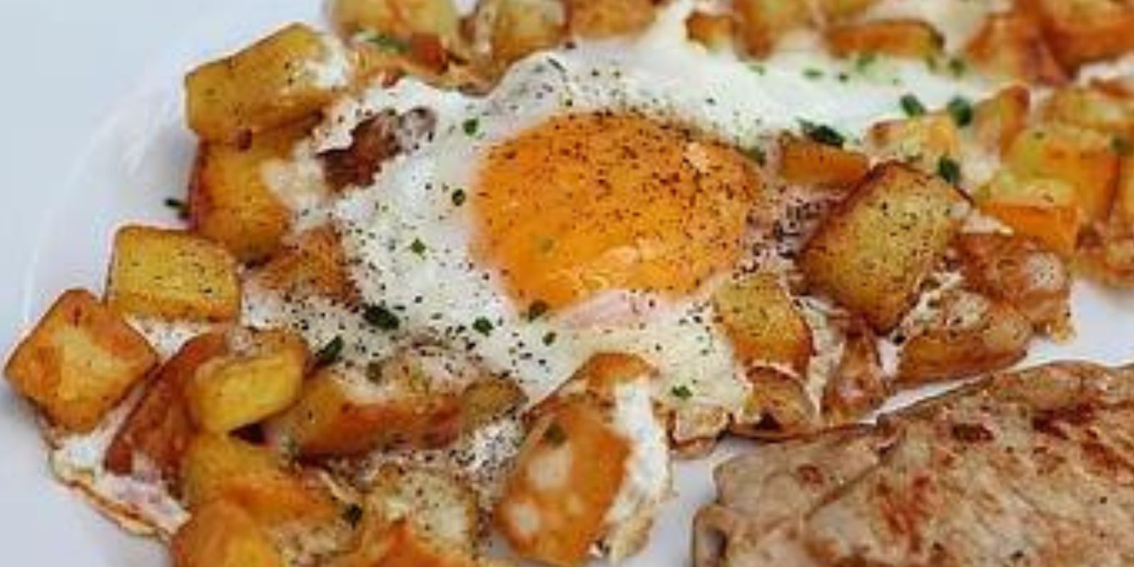 Bratkartoffeln mit Wurst und Spiegelei, - Rezepte &amp; Tipps