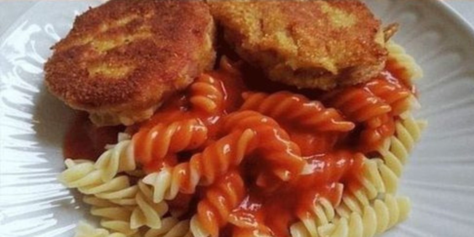 DDR Makkaroni mit Tomatensoße und Jägerschnitzel - Rezepte &amp; Tipps