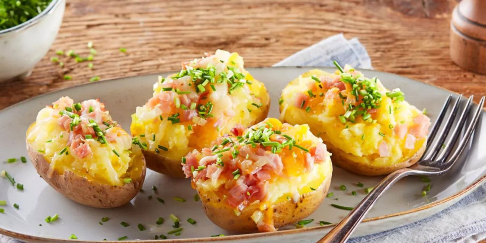 Überbackene Kartoffelhälften mit Knoblauch, Sahne und Käse - Rezepte ...