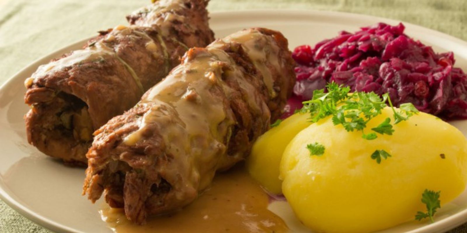 Rouladen mit Rotkohl und Kartoffeln - Rezepte &amp; Tipps