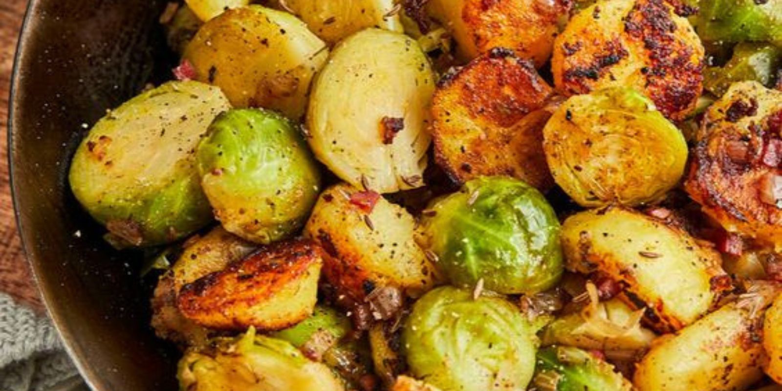 Mit Speck umwickelter Rosenkohl: eine originelle und superleckere ...