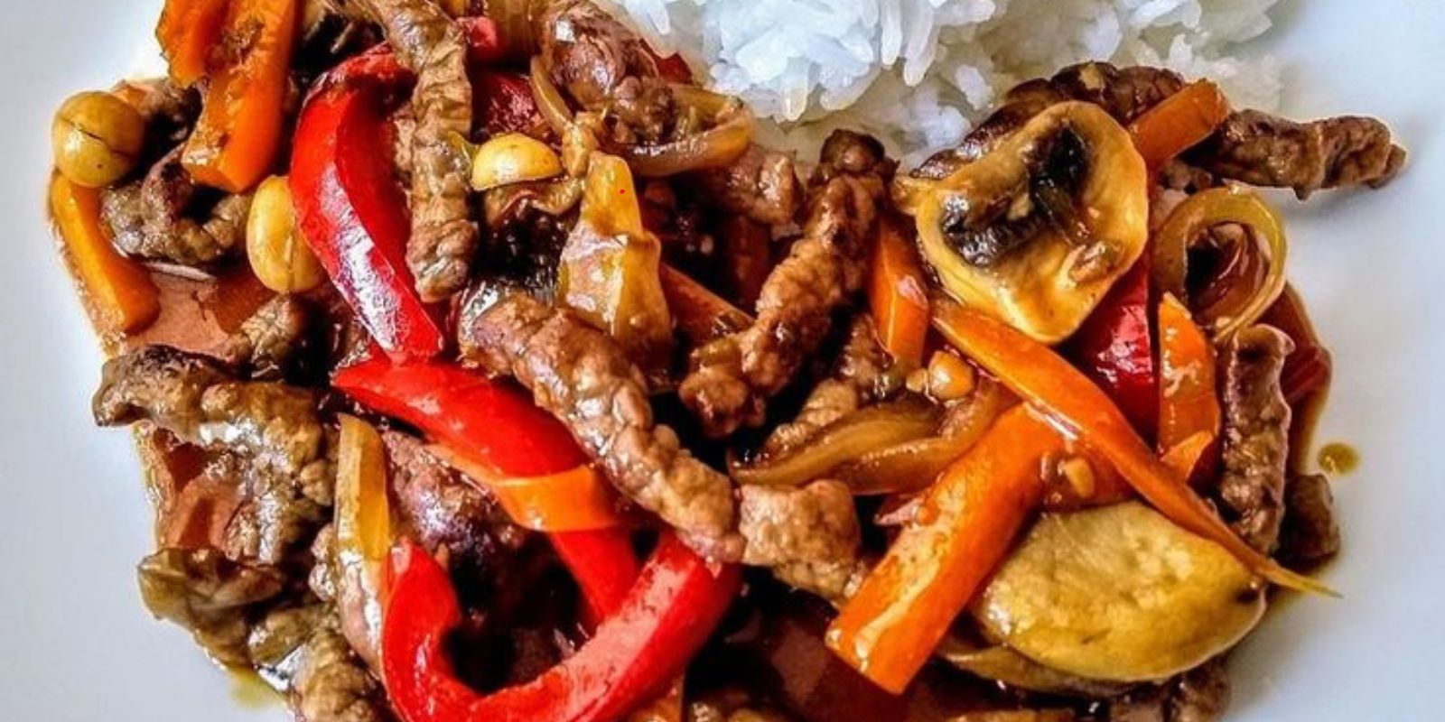 Hier ist ein einfaches Rezept für chinesisches Rindfleisch mit Zwiebeln ...