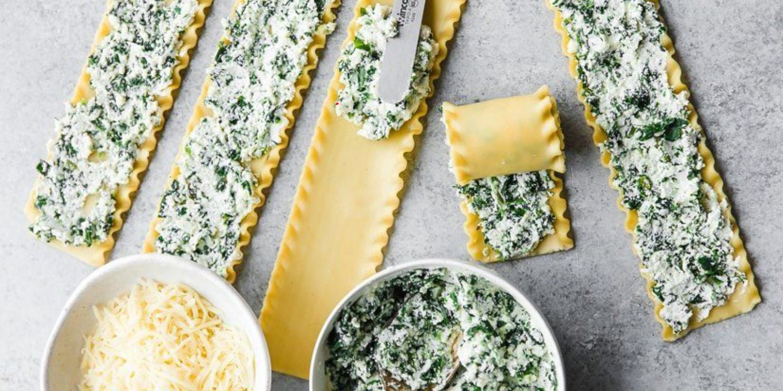 Was sind die Schritte, um gerollte Lasagne mit Schinken und Pilzen ...