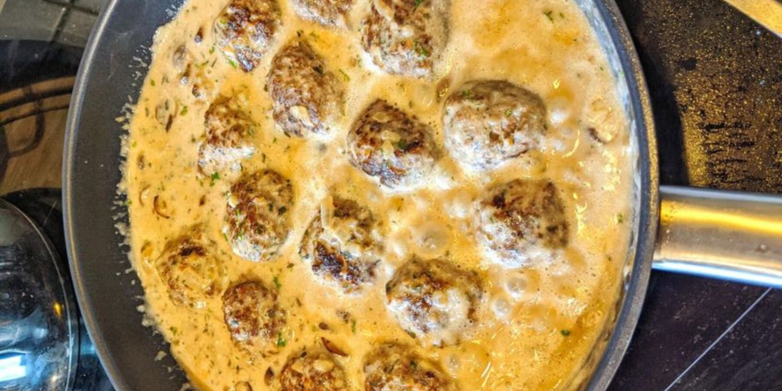 Kulinarische Magie - Nudeln mit Pilzsoße und Hackbällchen - Rezepte &amp; Tipps