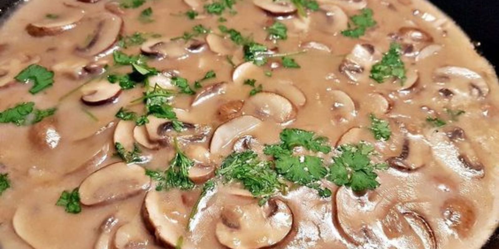Ein köstliches Rezept: Gebratene Kartoffeln mit Pilzsauce - Rezepte &amp; Tipps