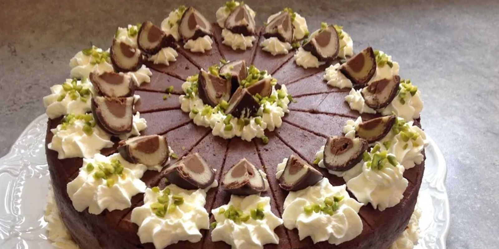 Mozart Torte mit Schoko Nougat, Pistaziensahne und Marzipan - Rezepte ... Mozart Torte mit Schoko Nougat, Pistaziensahne und Marzipan - Rezepte ...