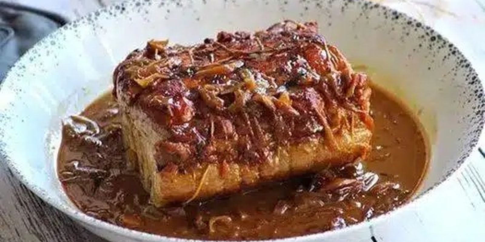 Schweinebraten mit Zwiebeln und Honig - Rezepte &amp; Tipps