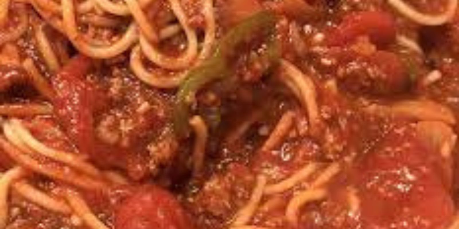 Spaghetti in roter Paprikasauce - Rezepte &amp; Tipps