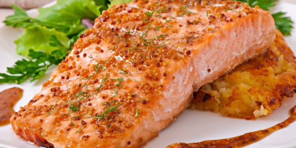 Gebratener Lachs mit Honig-Senf-Glasur und Ofengemüse - Rezepte &amp; Tipps