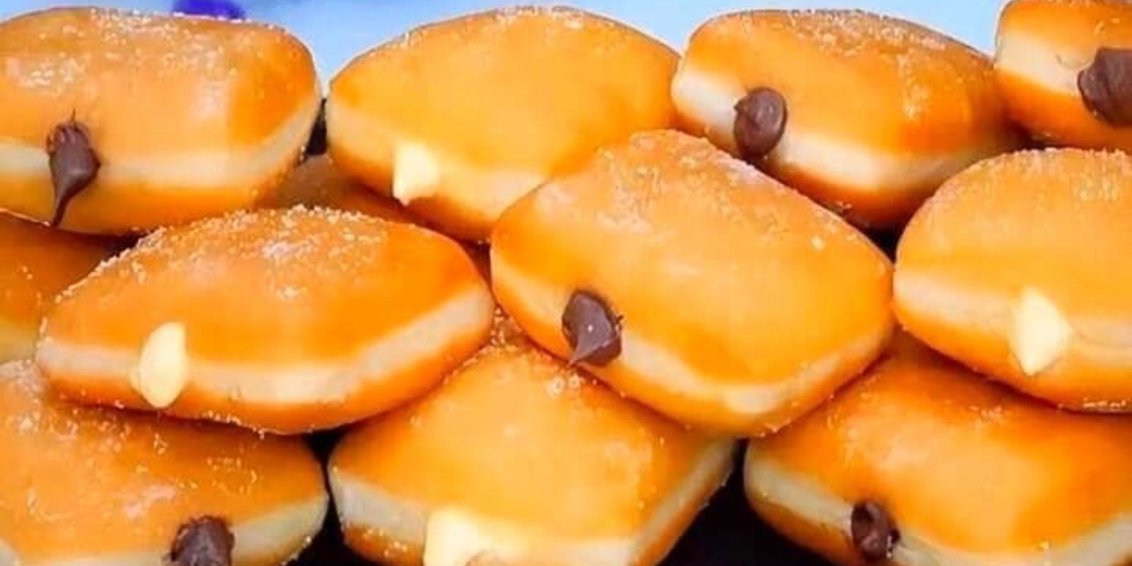 Rezept für Schokolade gefüllte Donuts - Rezepte &amp; Tipps