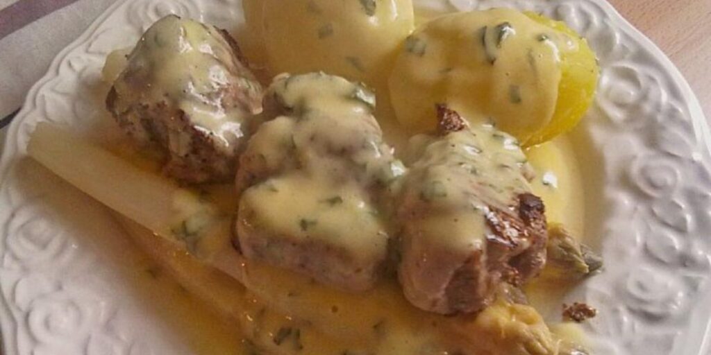 Schweinefilet-Medaillons mit Honig-Balsamico-Glasur, gebackenem Spargel ... Schweinefilet-Medaillons mit Honig-Balsamico-Glasur, gebackenem Spargel ...