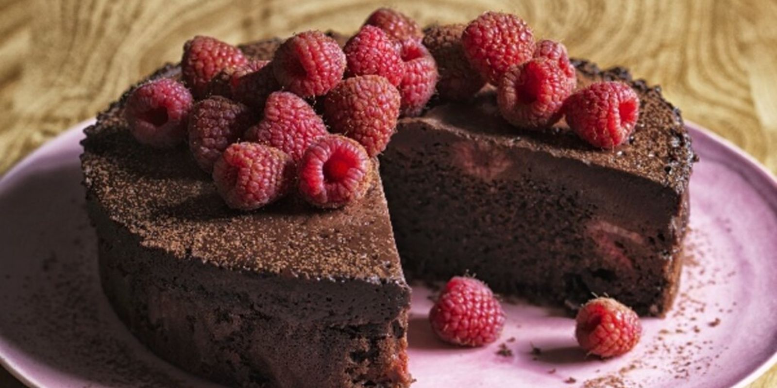 Schokoladenkuchen mit Himbeersahne - Rezepte &amp; Tipps