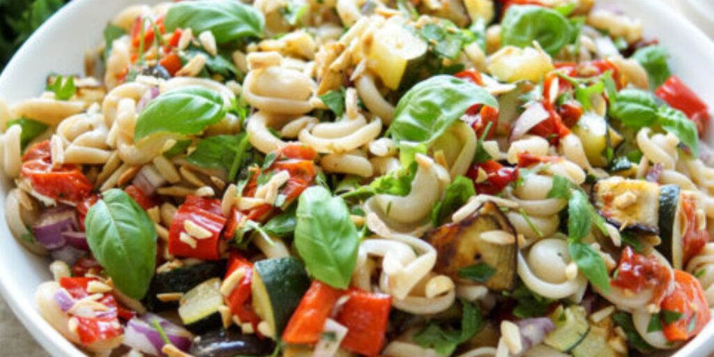 Mediterraner Nudelsalat mit gegrilltem Gemüse - Rezepte &amp; Tipps