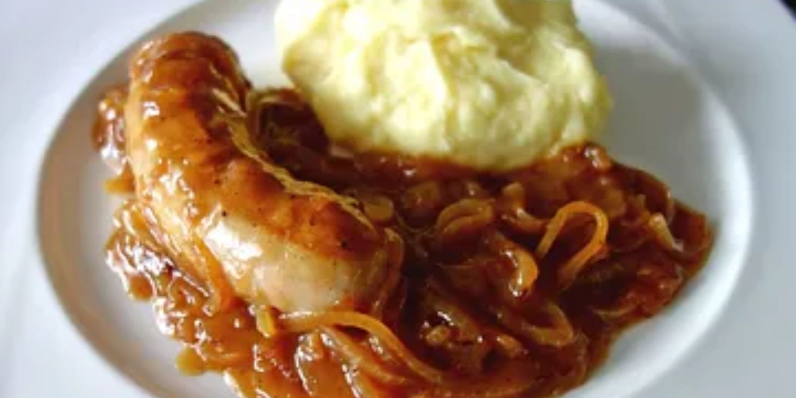 Bratwurst mit Zwiebelsauce: Ein Klassiker der deutschen Küche - Rezepte ...